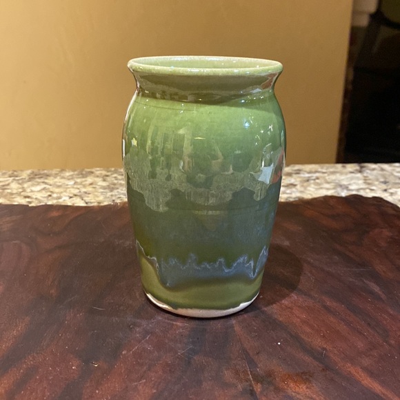 Studio art pottery bud vase 5.5 inches - Picture 5 of 8